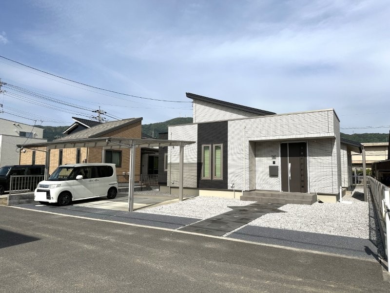 防府市・牟礼柳小学校近く 一戸建売家（4LDK+WIC）※築浅美邸 ※平家建